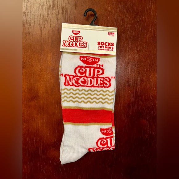 NISSIN CUP NOODLES NOVELTY CREW SOCKS NWT MEN’S SHOE SIZE 6-12 - Picture 1 of 2